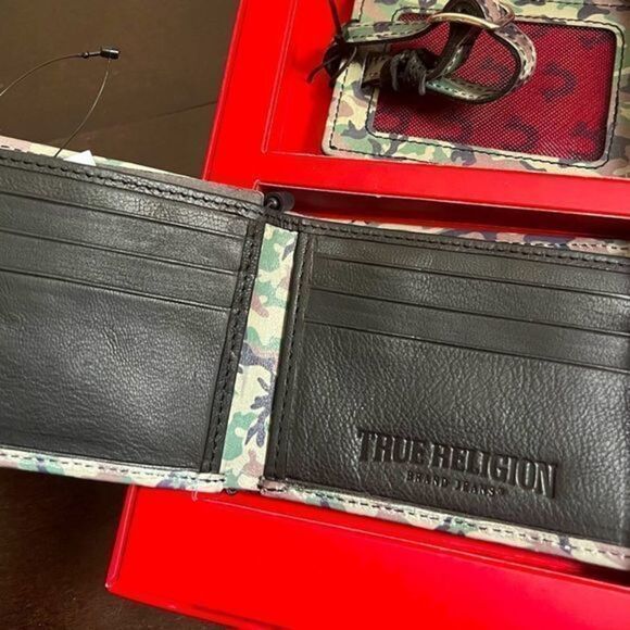 True Religion 2pc Leather Slim Fold Wallet + Luggage Tag Gift Set NIB - Picture 2 of 7